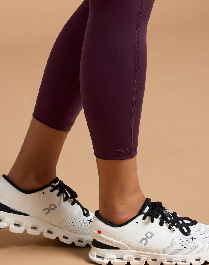 Relentless 7/8 Legging in Grape Noir