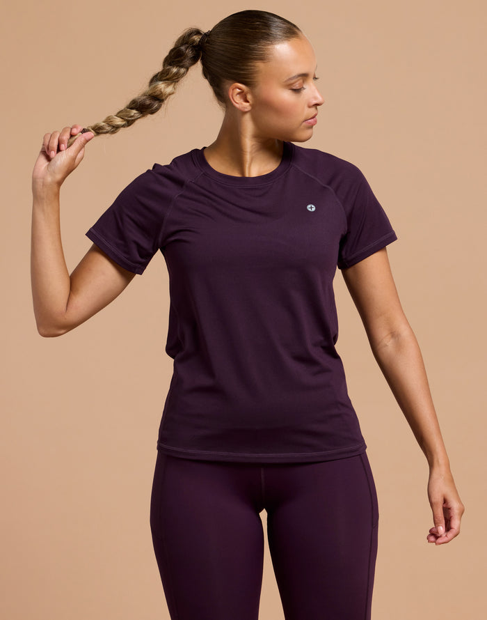 Relentless Tee in Grape Noir