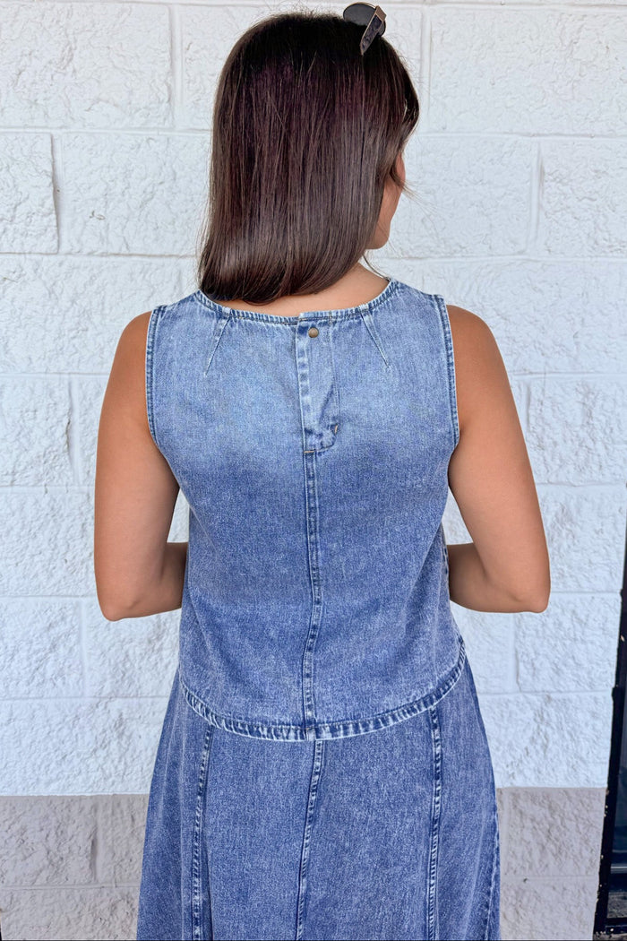 washed blue denim sleeveless crew neckline semi-cropped top with snap closure in back