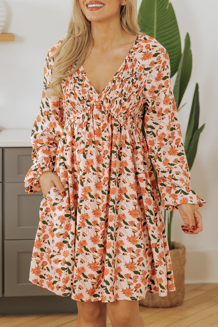 Robe babydoll beige à fleurs décolleté en V *