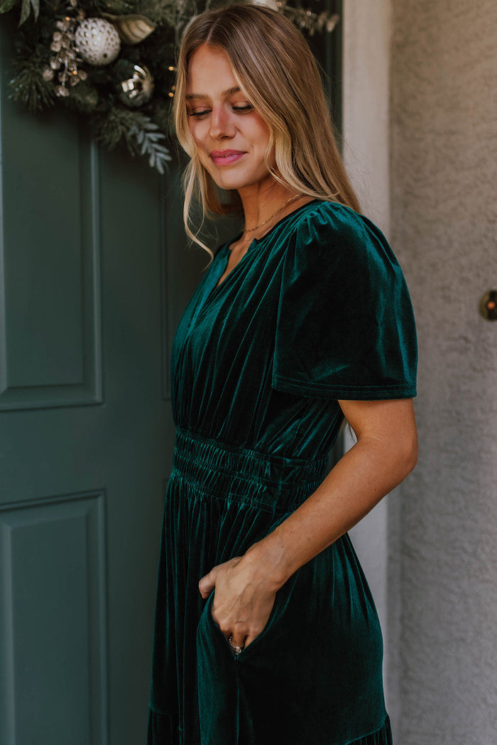 Robe longue Evergreen en velours à manches courtes et taille froncée à plusieurs niveaux