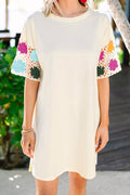 Robe t-shirt blanche à manches fleuries au crochet