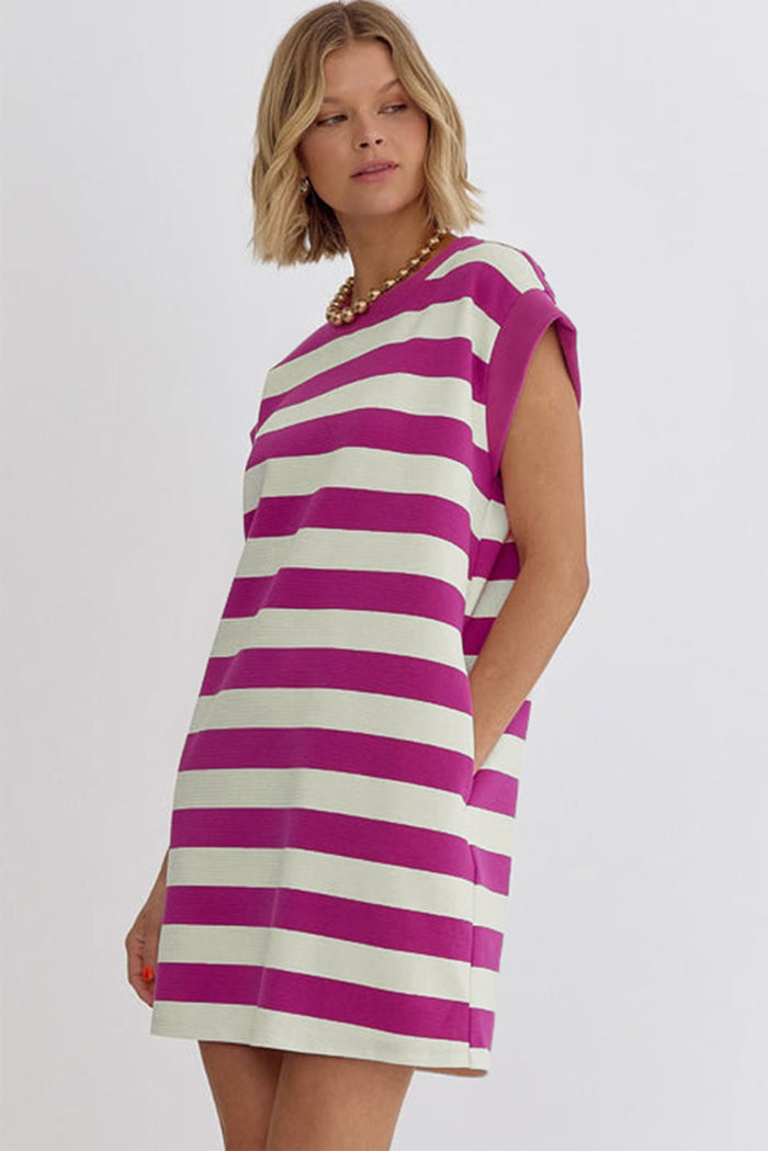 Robe t-shirt droite à poches et manches courtes à rayures roses