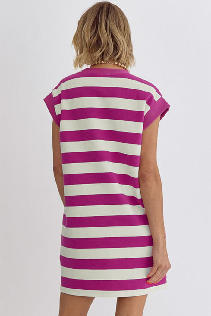 Robe t-shirt droite à poches et manches courtes à rayures roses