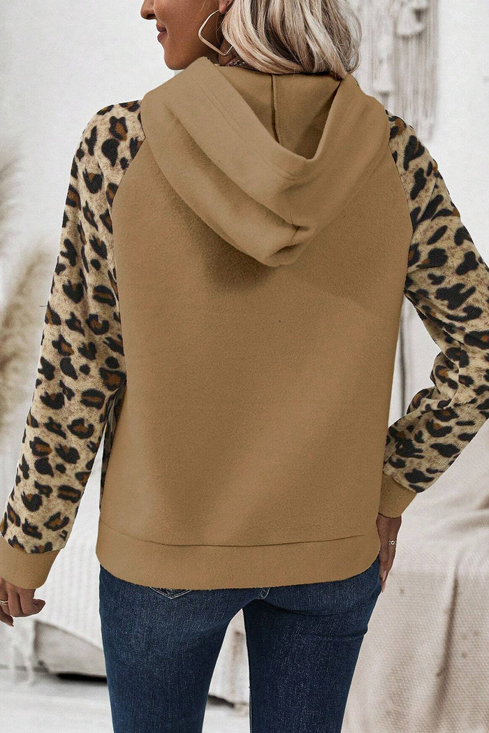 Sweat à capuche à manches raglan et demi-boutons *