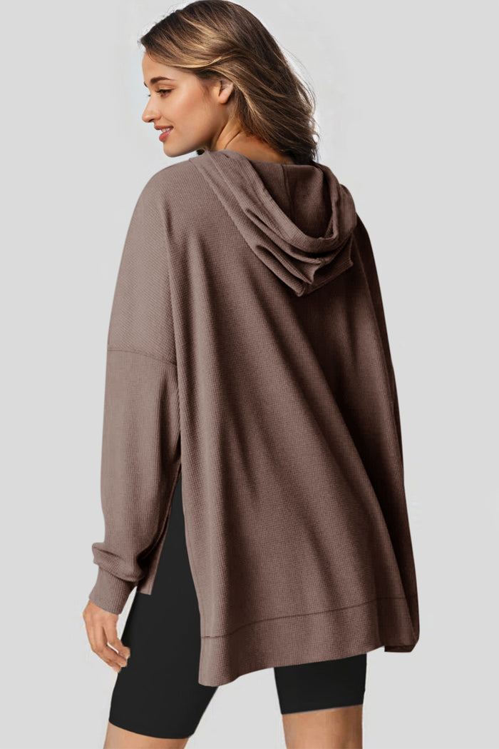 Sweat à capuche surdimensionné haut bas doublé en polaire en tricot gaufré café