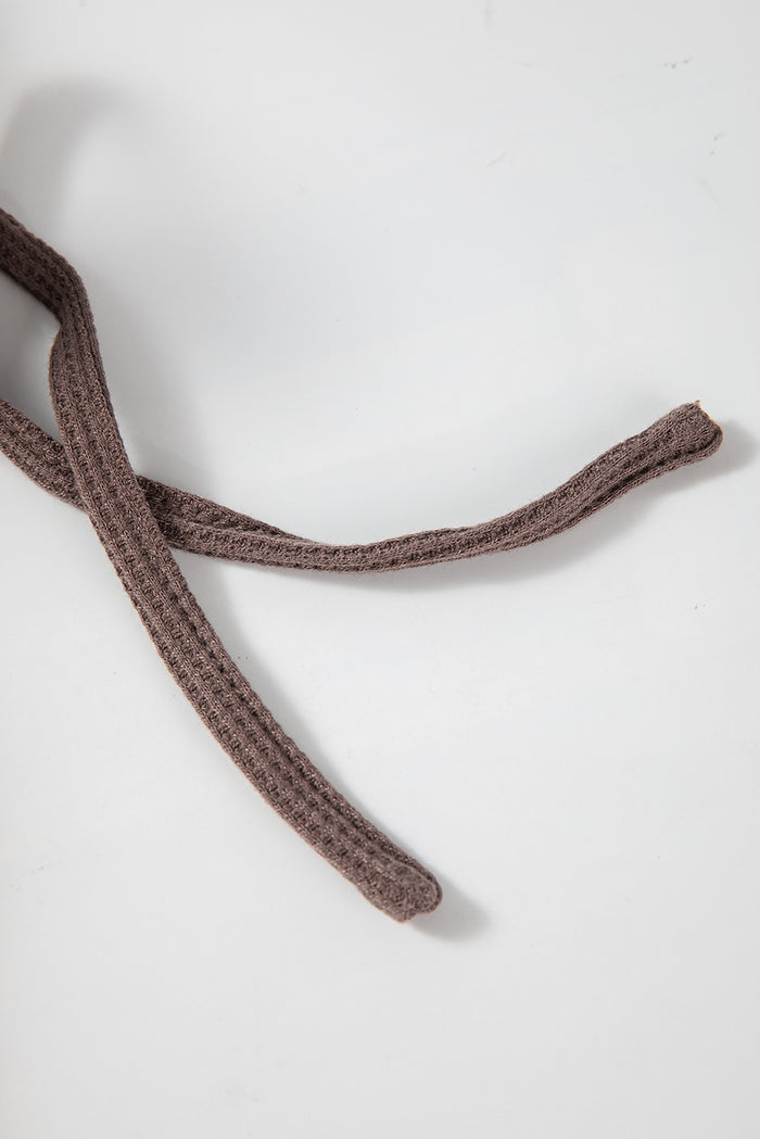 Sweat à capuche surdimensionné haut bas doublé en polaire en tricot gaufré café