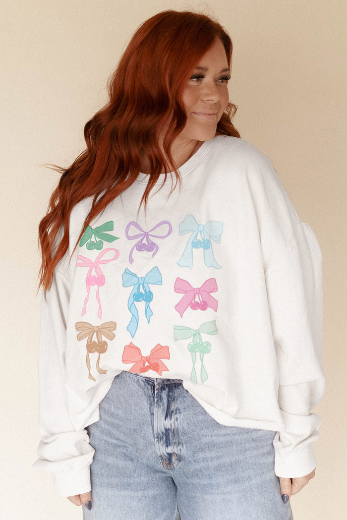 Sweat-shirt ample blanc à motif de nœud papillon et épaules tombantes