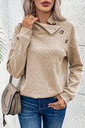 Sweat-shirt texturé à col montant et boutons asymétriques abricot