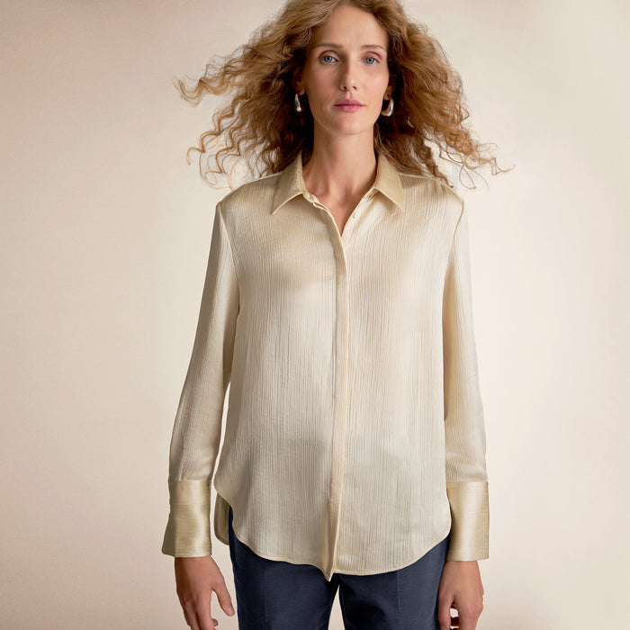 Woman wearing the Tatum top in Plisse Ivory | Lead