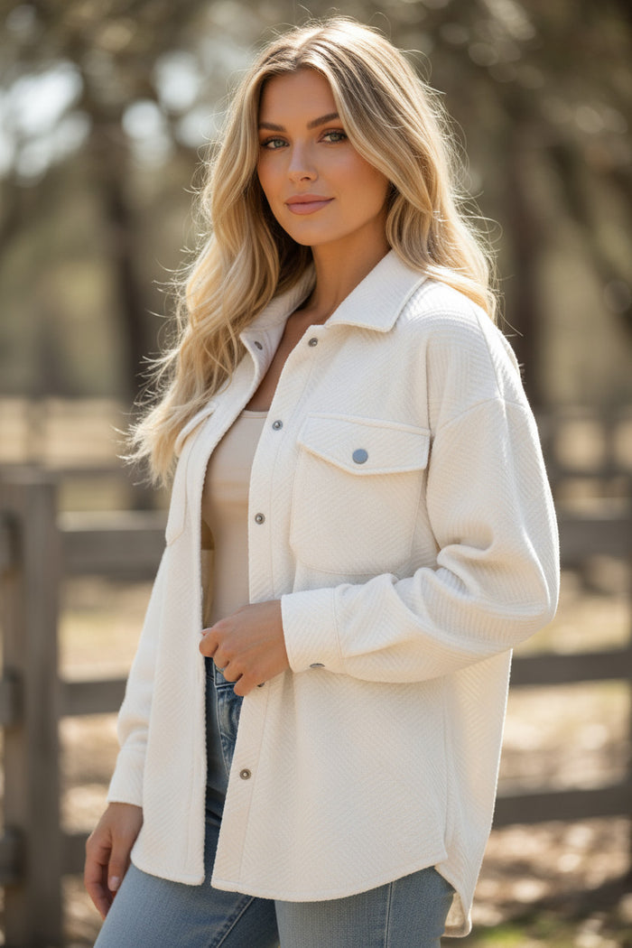 Veste boutonnée à poche à rabat texturée unie