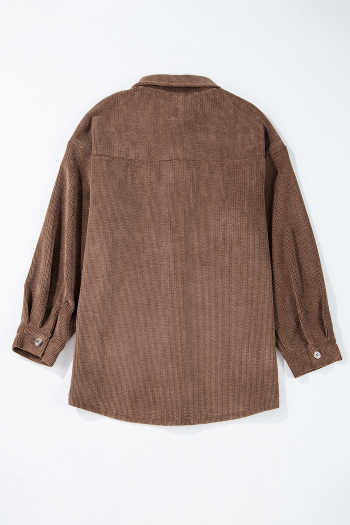 Veste boutonnée en velours côtelé marron avec poche à rabat