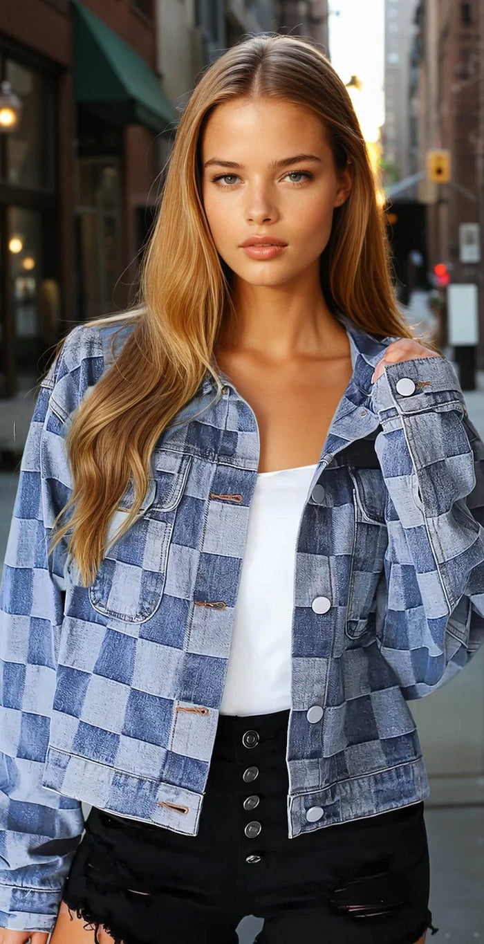 Veste en jean boutonnée à carreaux bleu clair *