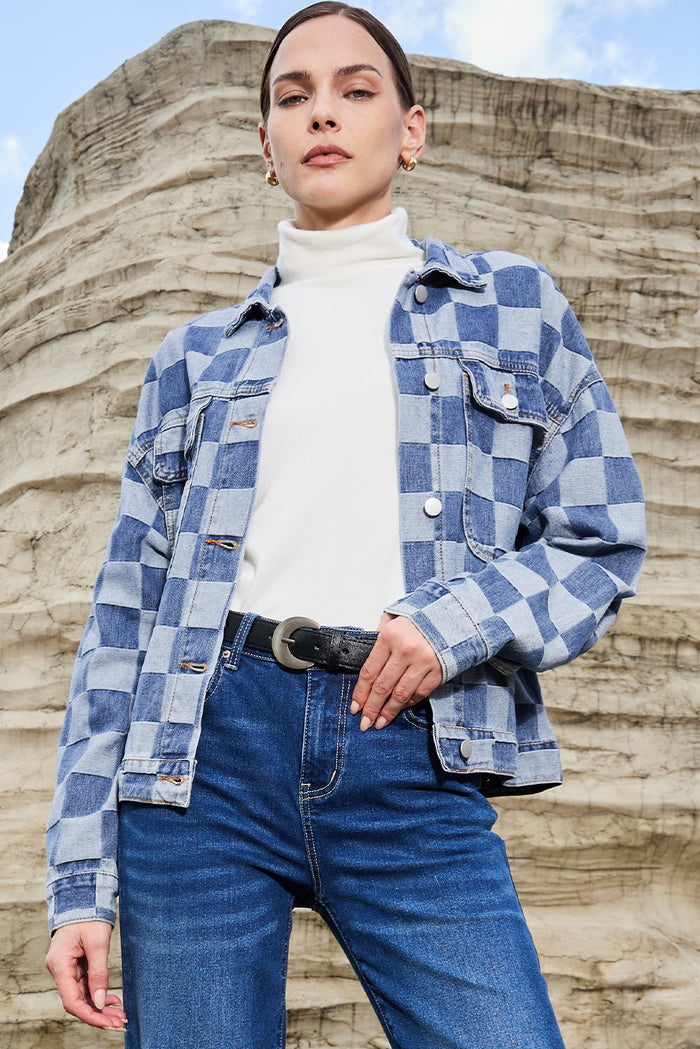 Veste en jean boutonnée à carreaux bleu clair *