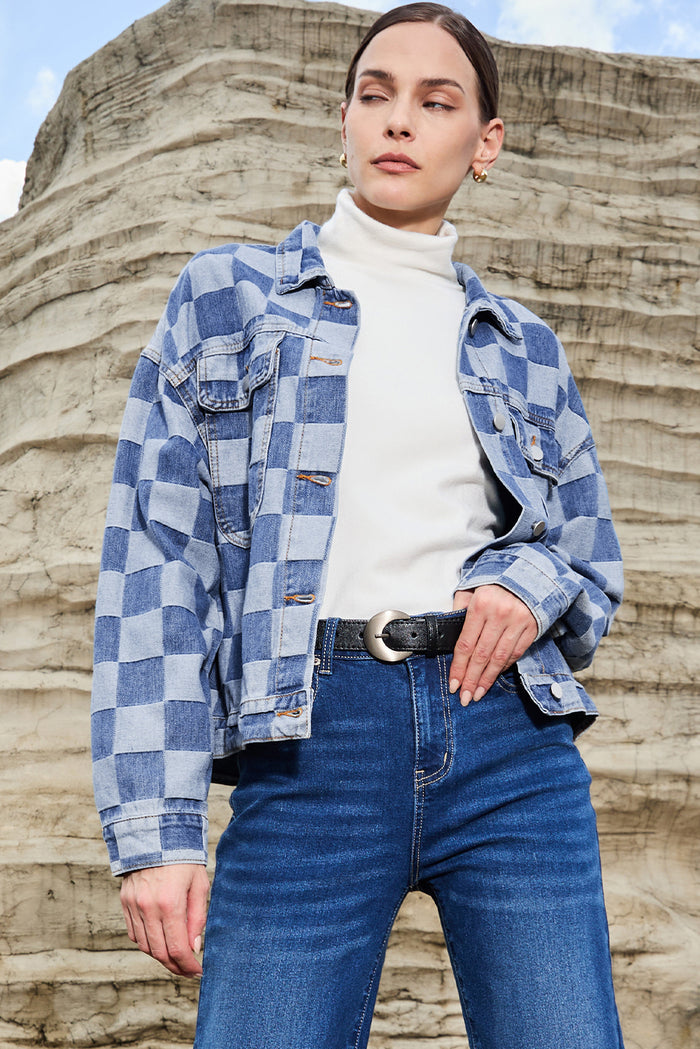 Veste en jean boutonnée à carreaux bleu clair *