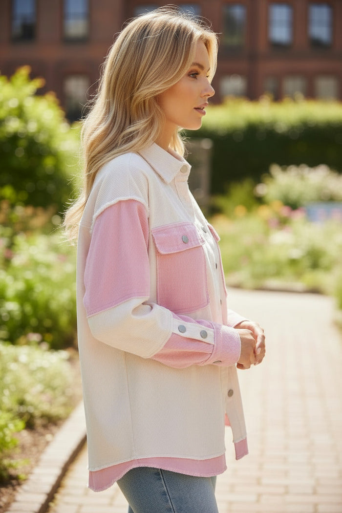 Veste en velours côtelé à coutures apparentes bicolore