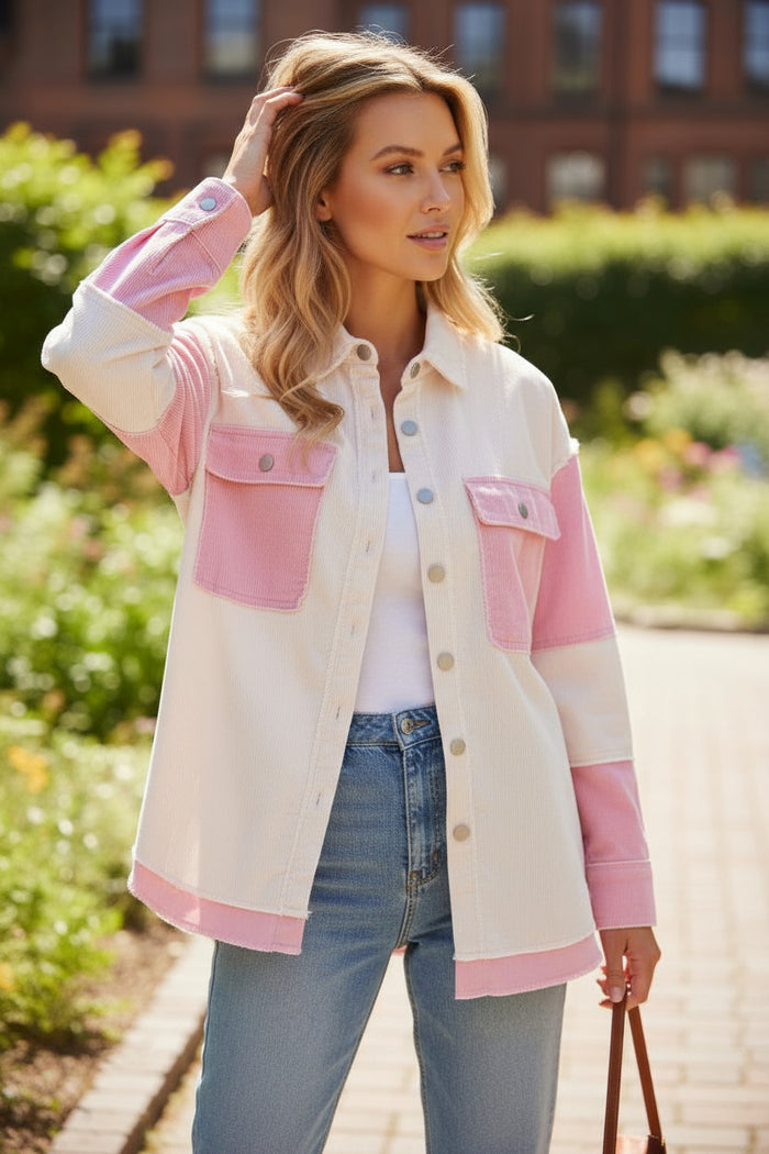 Veste en velours côtelé à coutures apparentes bicolore
