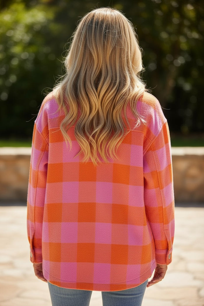 Veste orange à carreaux avec poches poitrine et col rabattu